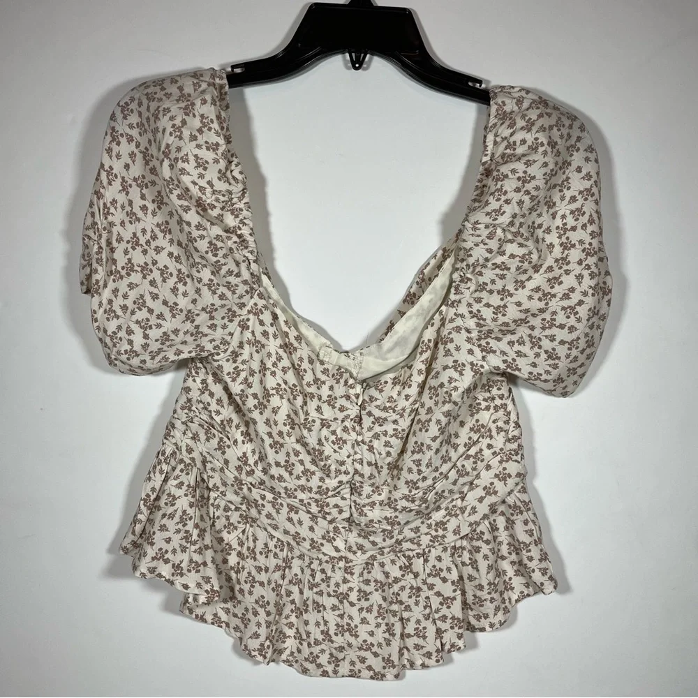 Astr The Label Sweetheart Neck Puff Sleeve Floral Print Ruched Center Top